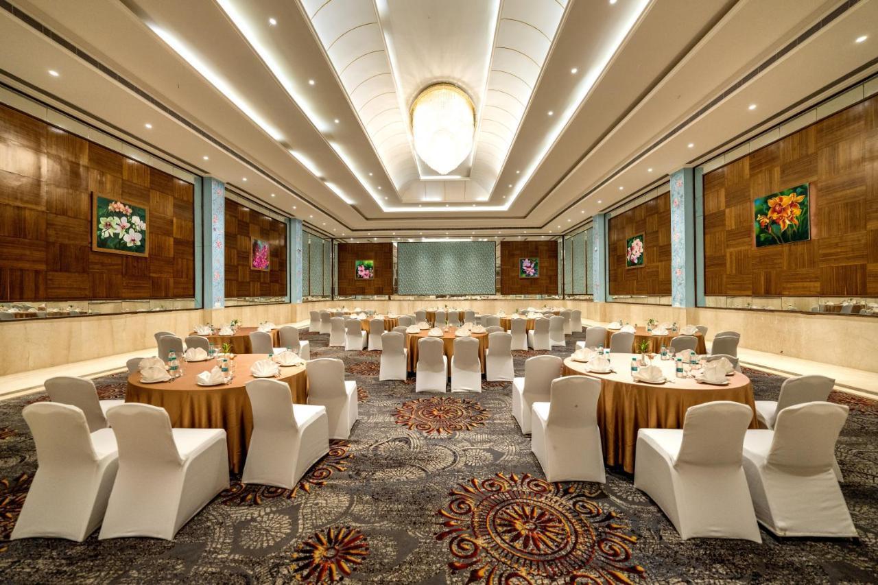 Fairway Golf & Lake Resort Naya Raipur Exterior photo