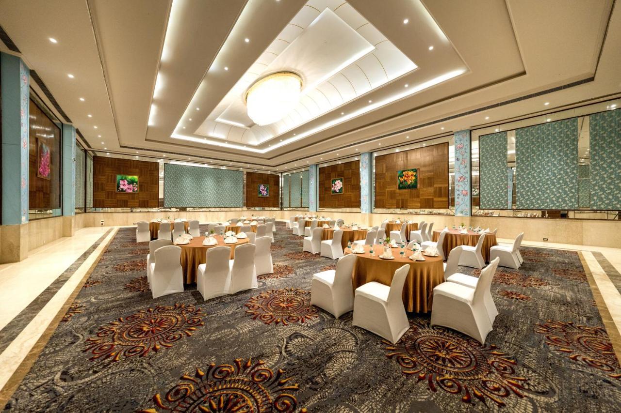 Fairway Golf & Lake Resort Naya Raipur Exterior photo